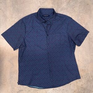 Mizzen+Main Navy and Red Patterned Short Sleeve Shirt